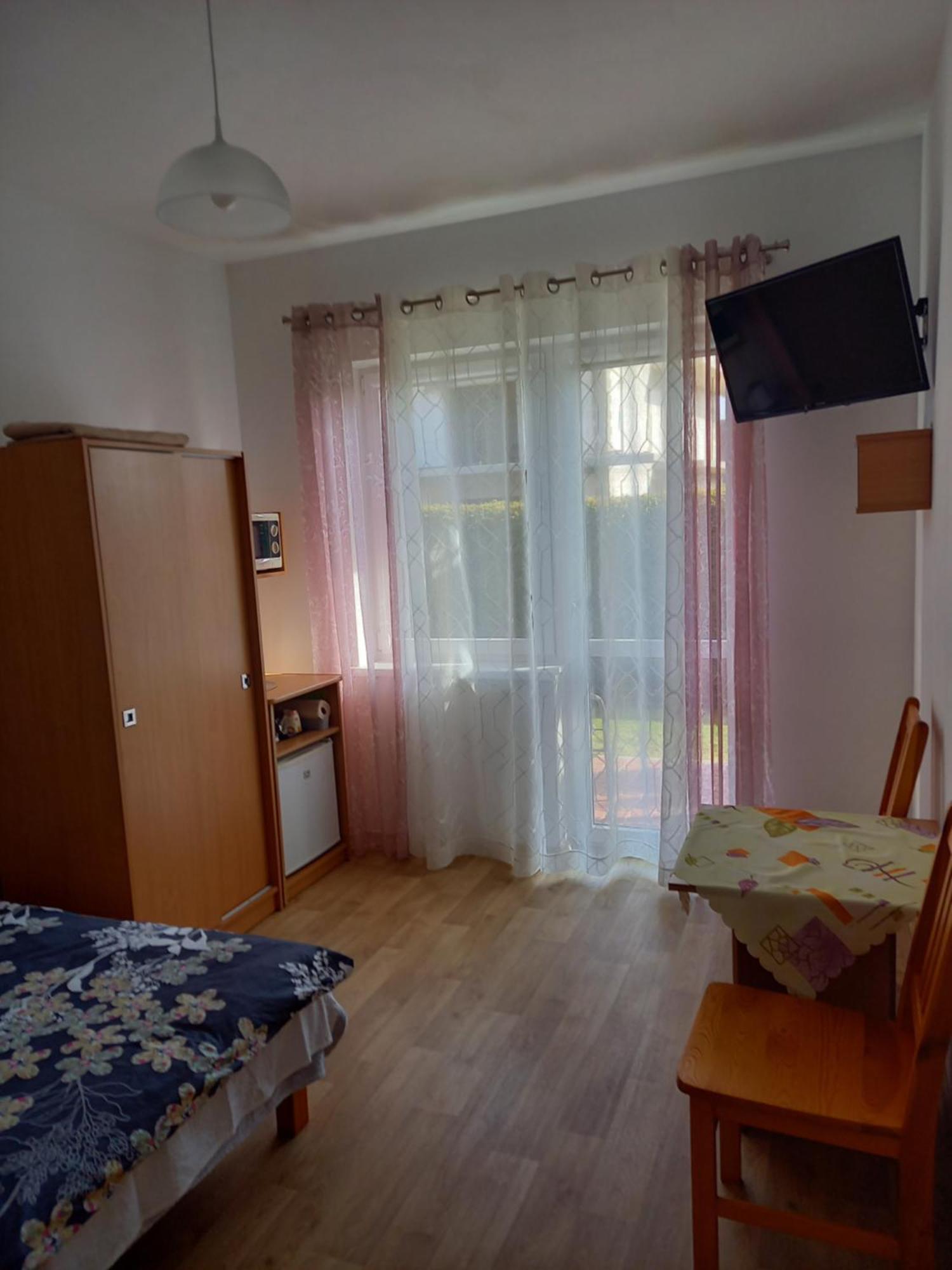 Pokoje Goscinne U Teresy Mrzeżyno Exterior foto